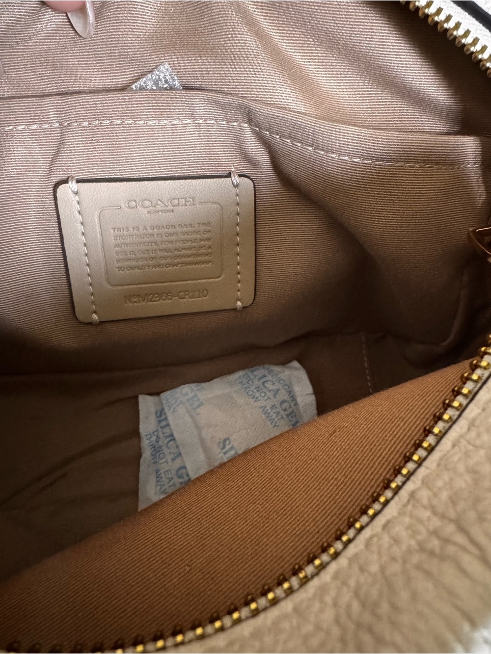 Jamie Camera Bag Coach Leather Crossbody in Chalk/White with Gold Hardware - Picture 2 of 3
